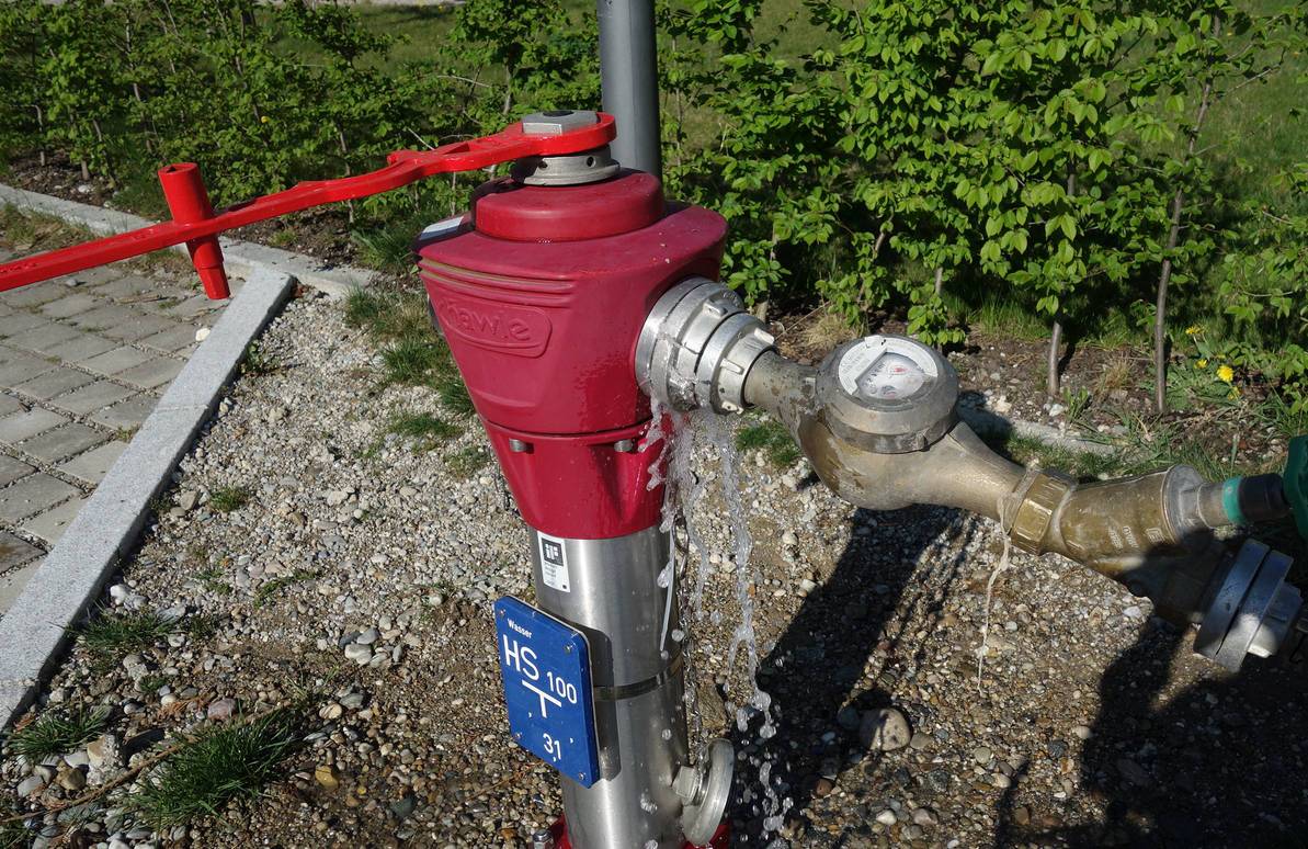 Unsachgem ohne Rckflusperre angeschlossener Hydrant in Eglharting